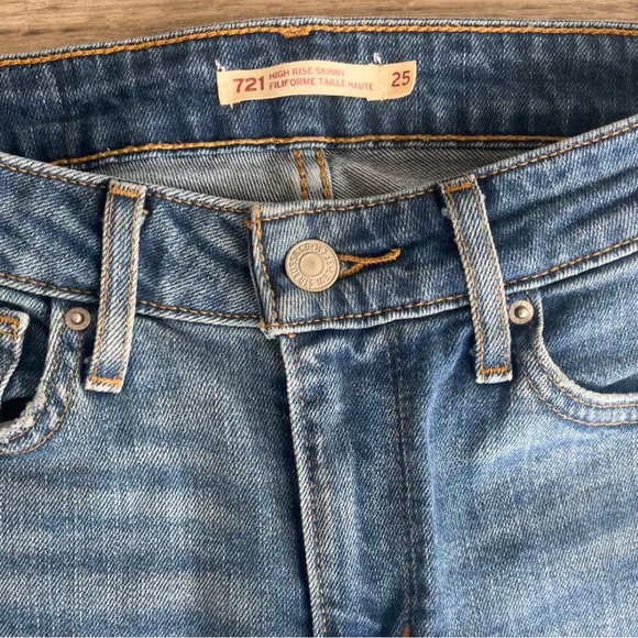 SOLD - Levi’s 721 High Rise Skinny Medium Wash Raw Hem Size 25 - Picture 5 of 10